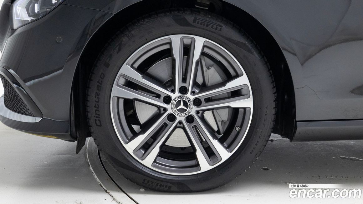 Mercedes-Benz E-Class 2022