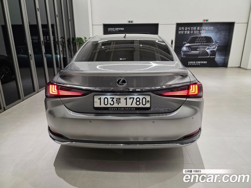 Lexus ES 2024