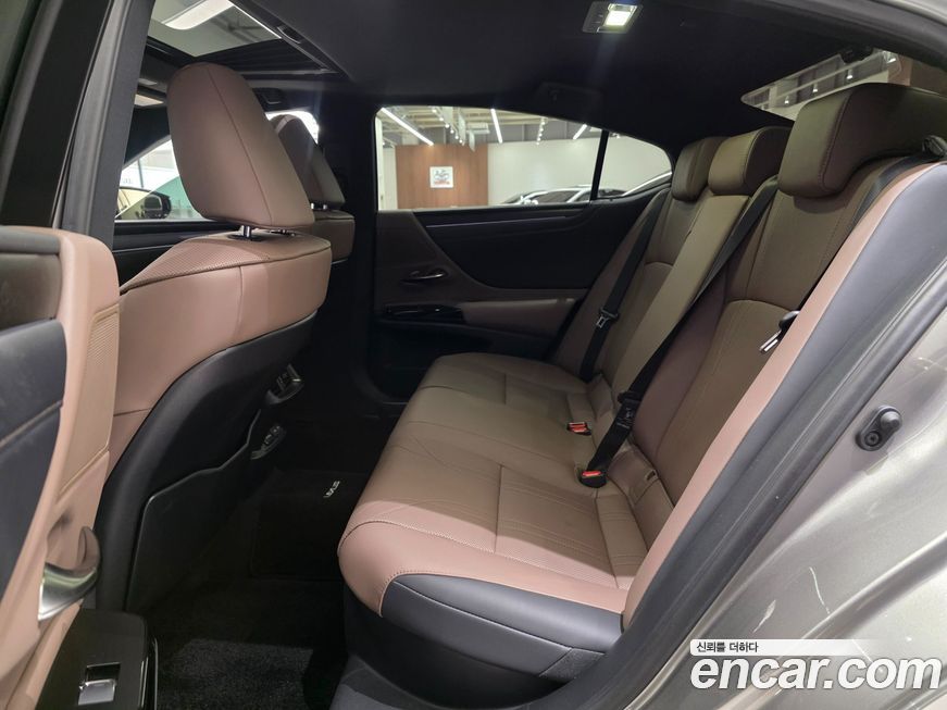 Lexus ES 2024