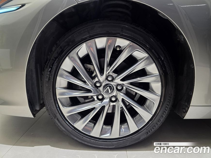 Lexus ES 2024