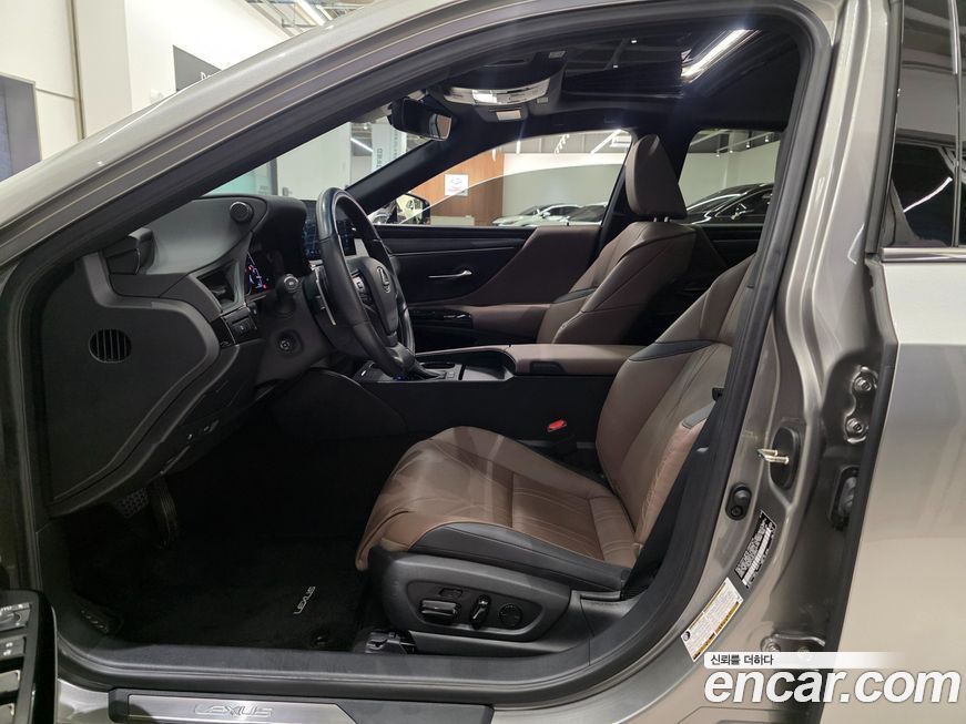 Lexus ES 2024
