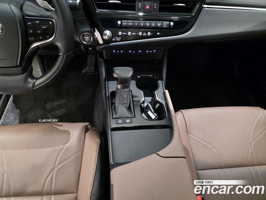 Lexus ES 2024