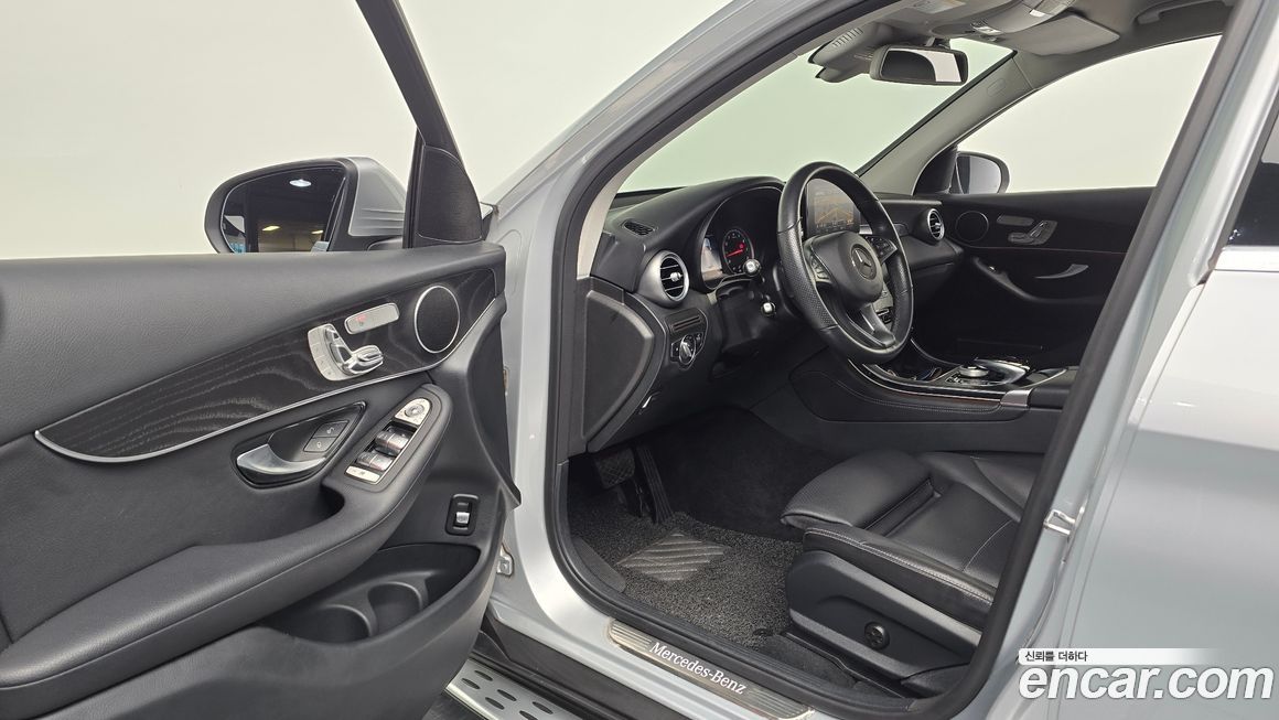 Mercedes-Benz GLC-Class 2019