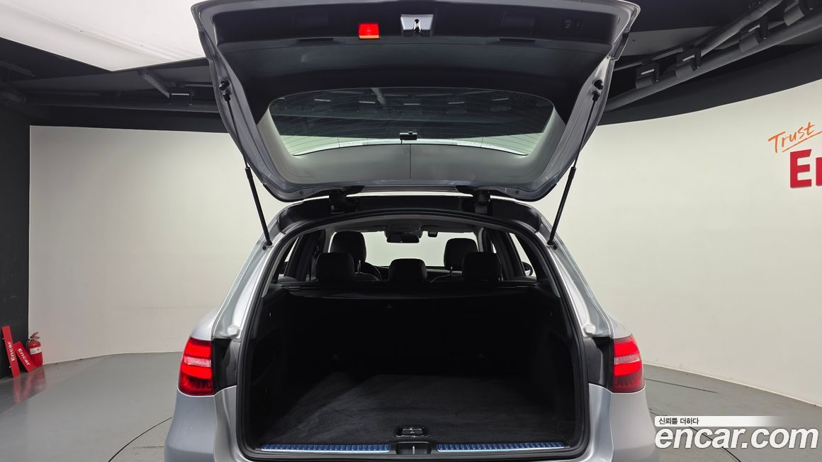 Mercedes-Benz GLC-Class 2019