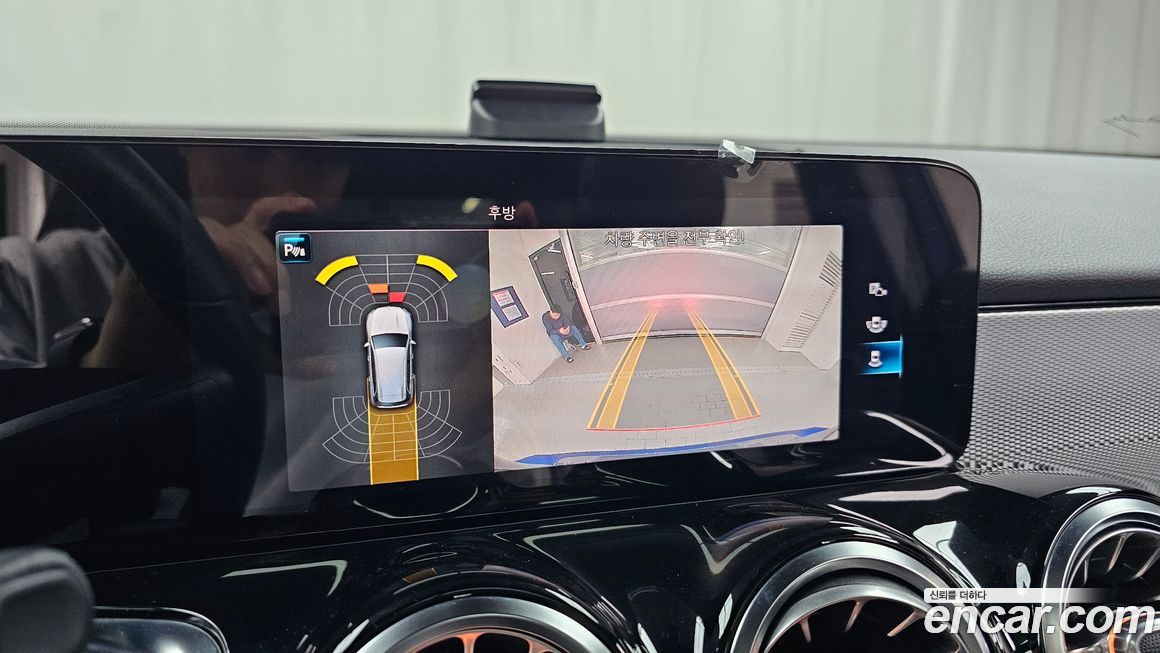 Mercedes-Benz GLB-Class 2021