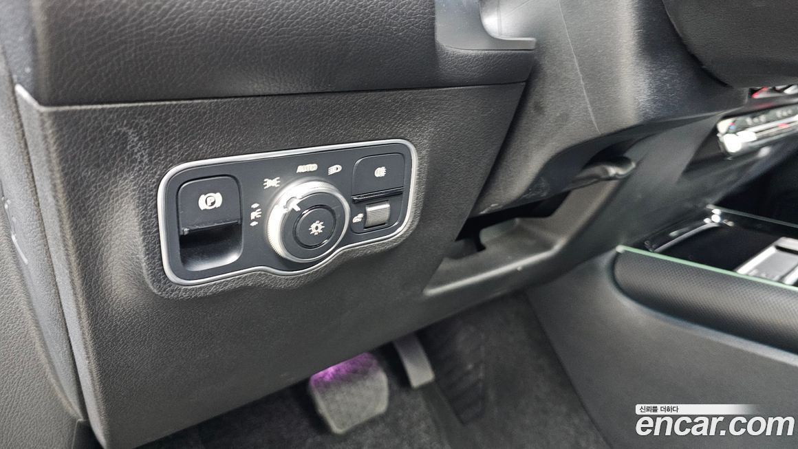 Mercedes-Benz GLB-Class 2021