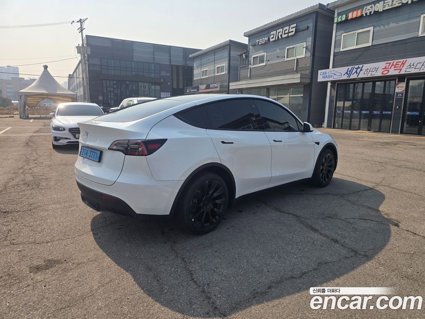 Tesla Model Y 2024