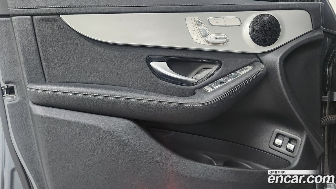 Mercedes-Benz GLC-Class 2021