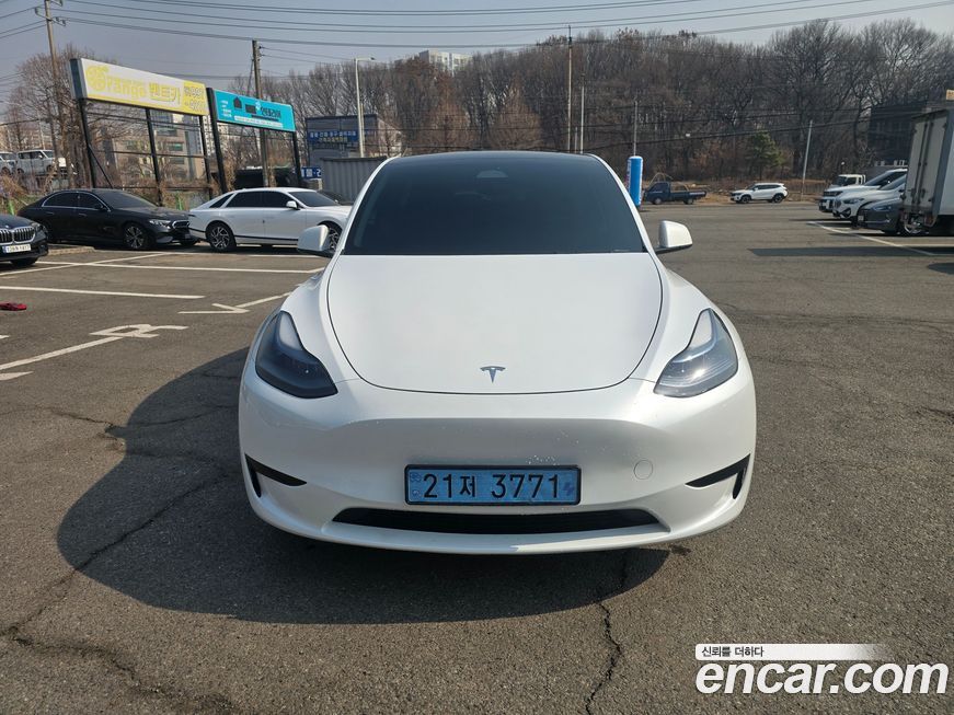 Tesla Model Y 2024