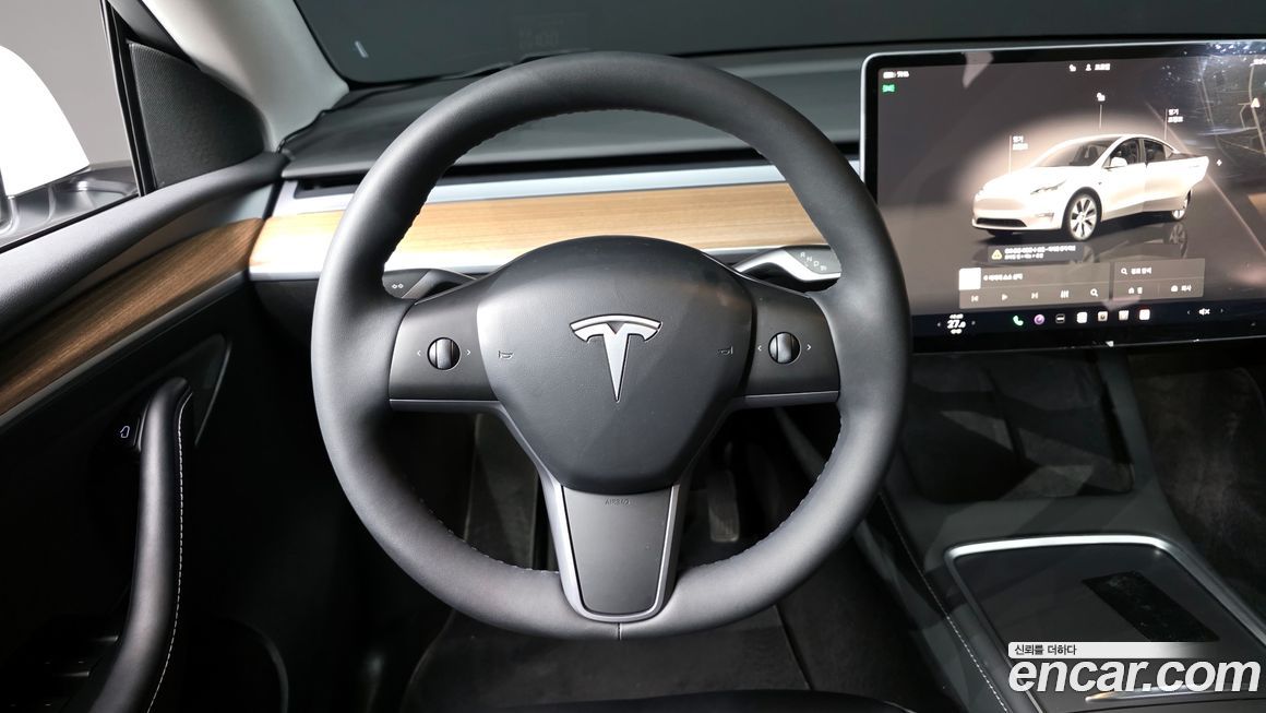 Tesla Model Y 2024