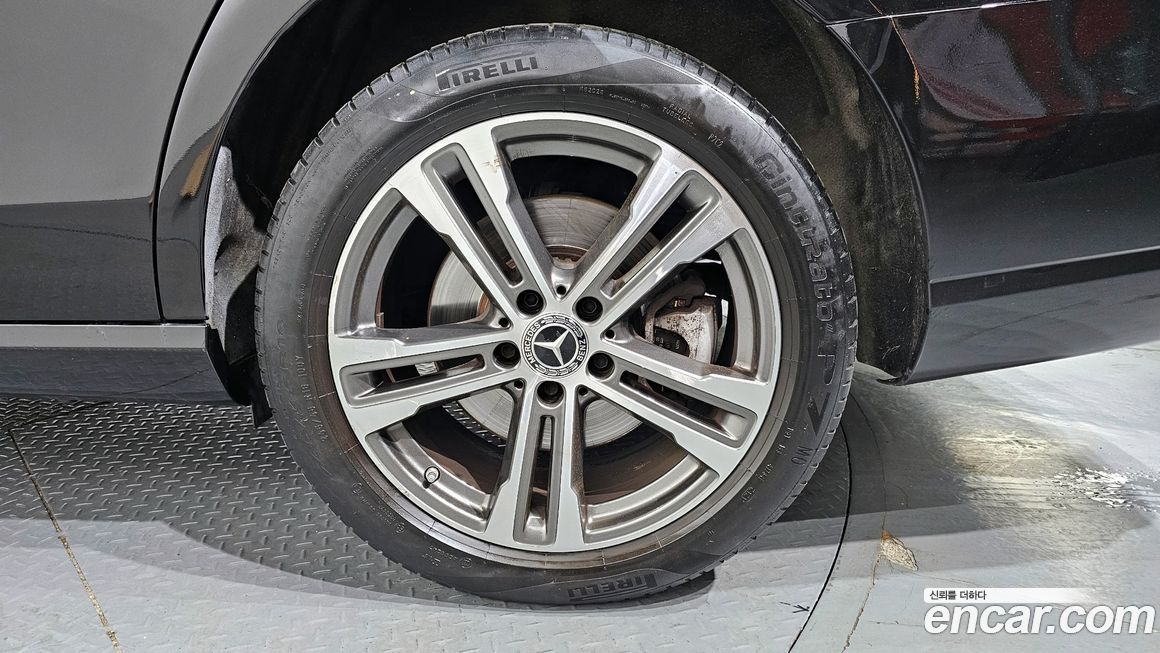 Mercedes-Benz E-Class 2022