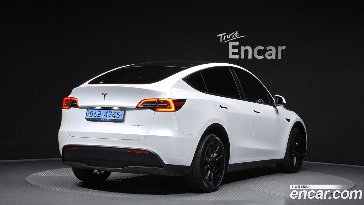 Tesla Model Y 2023