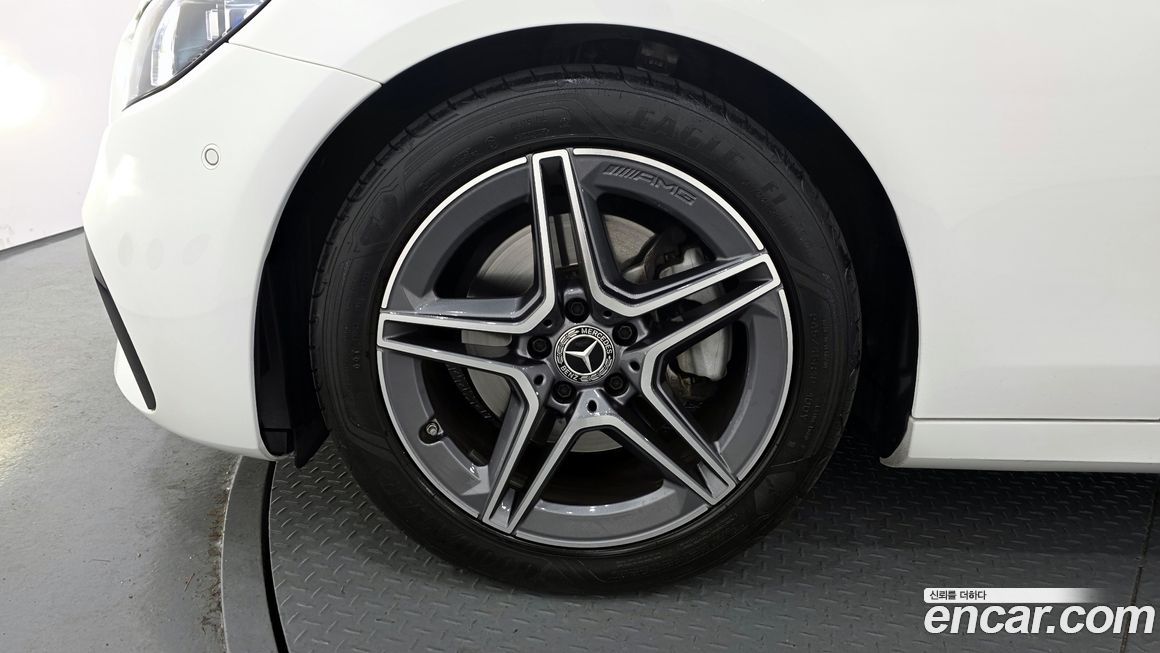 Mercedes-Benz E-Class 2023