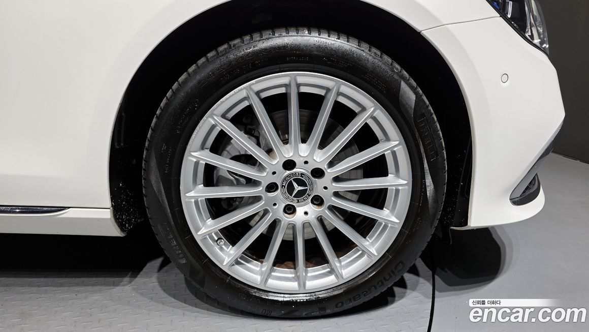 Mercedes-Benz E-Class 2022