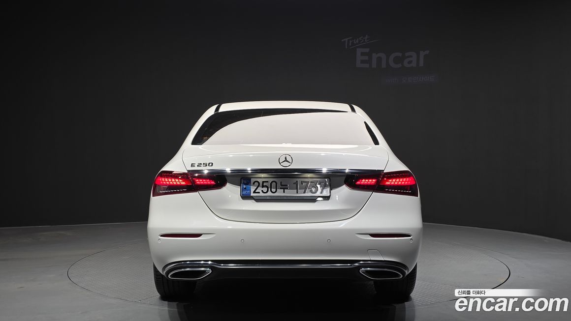 Mercedes-Benz E-Class 2022