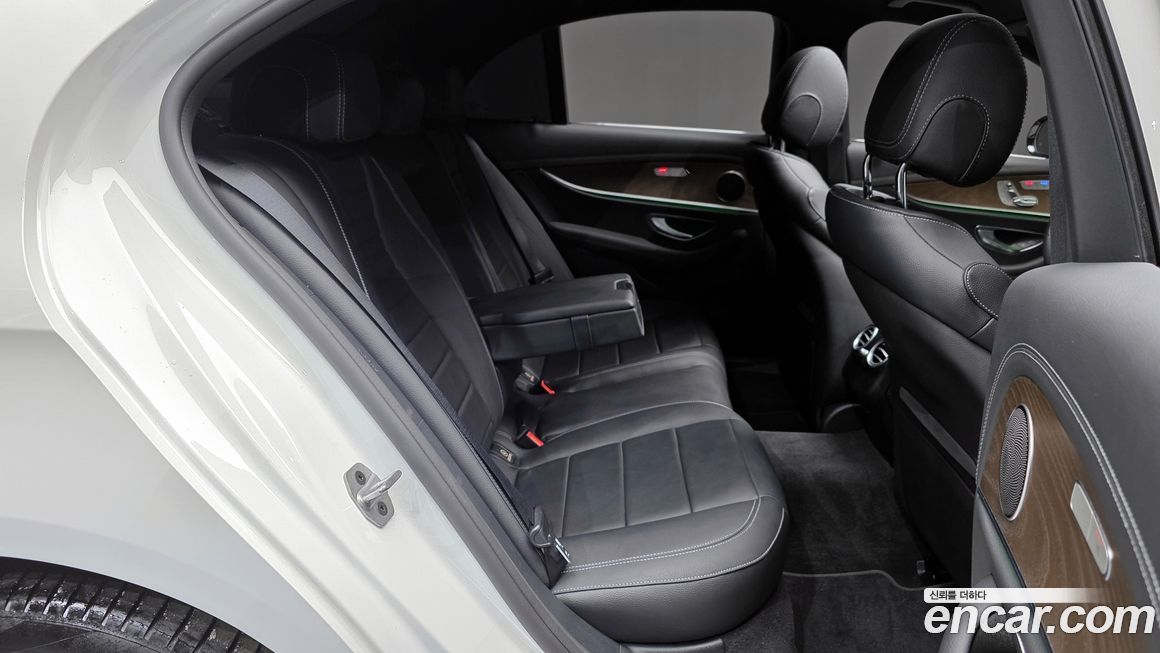 Mercedes-Benz E-Class 2022