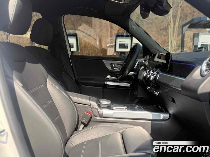 Mercedes-Benz EQB 2023