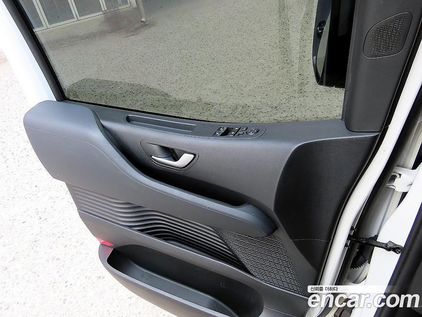 Hyundai Staria 2025