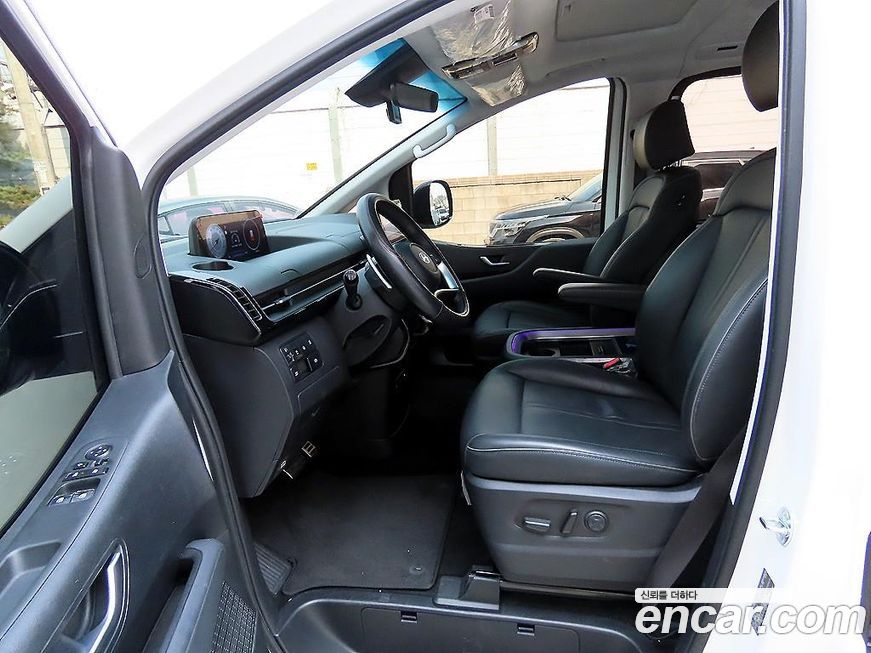Hyundai Staria 2025