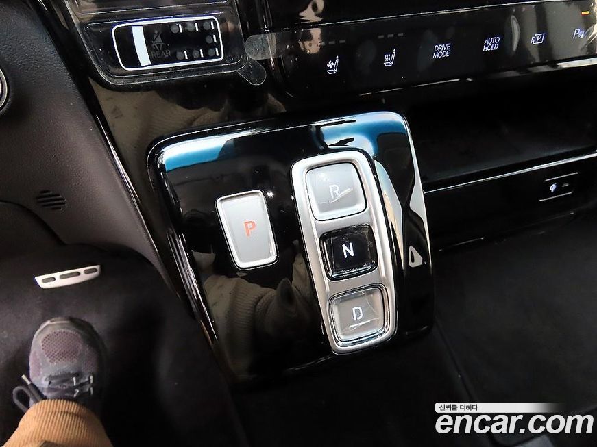 Hyundai Staria 2025