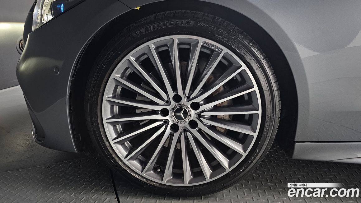 Mercedes-Benz C-Class 2023