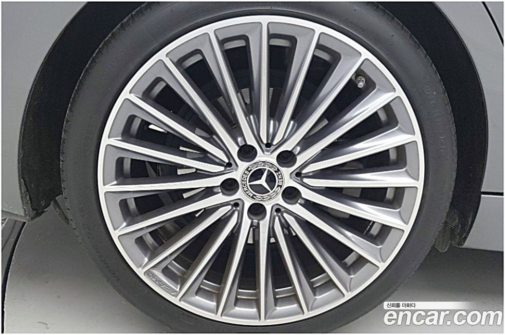 Mercedes-Benz C-Class 2023