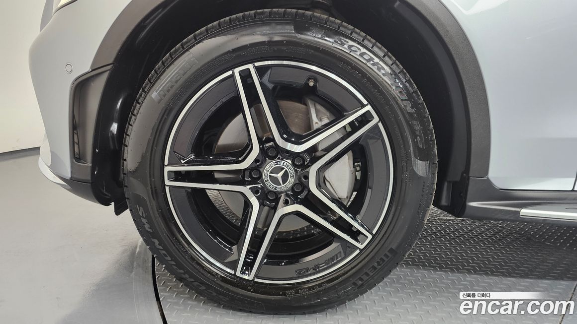 Mercedes-Benz GLC-Class 2023