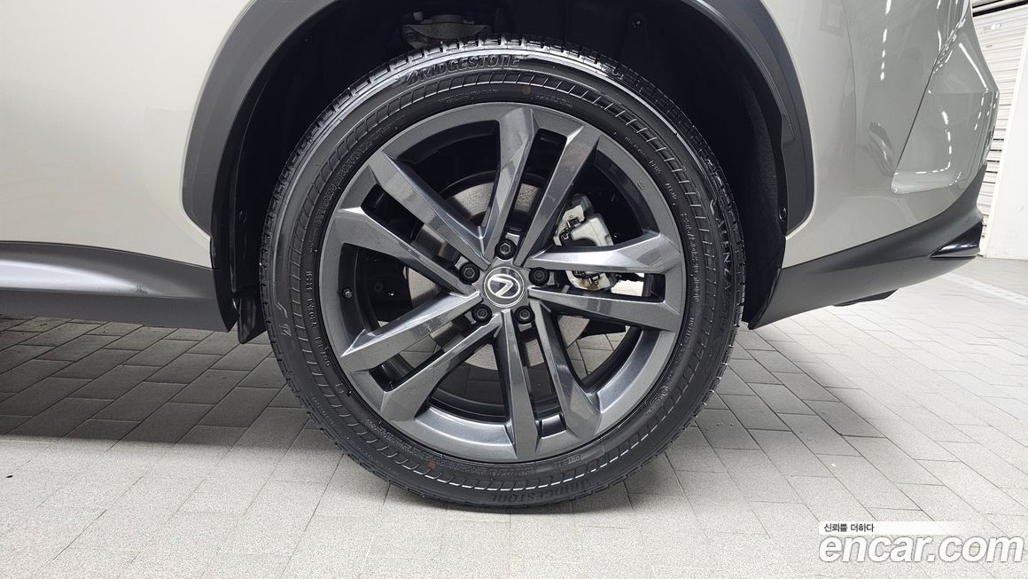 Lexus NX 2025