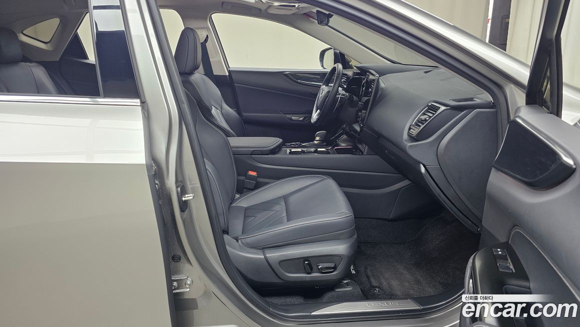 Lexus NX 2025