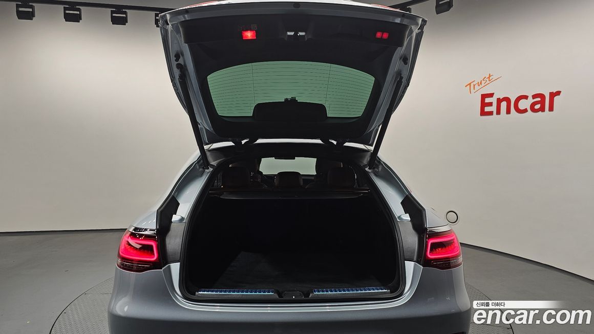 Mercedes-Benz GLC-Class 2023