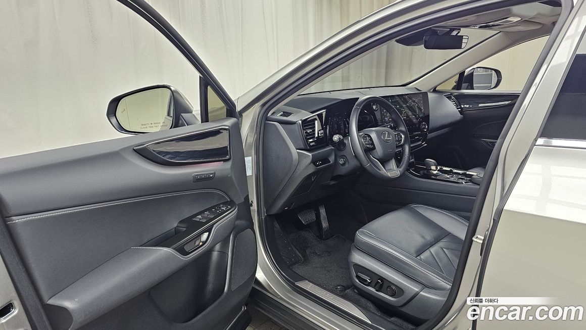 Lexus NX 2025