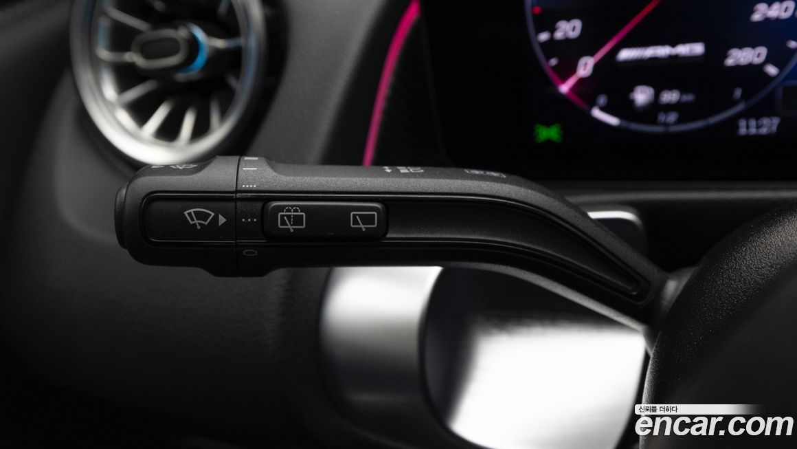 Mercedes-Benz GLB-Class 2025