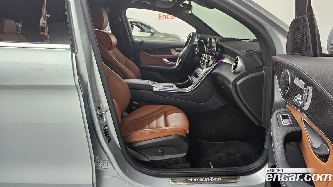 Mercedes-Benz GLC-Class 2023