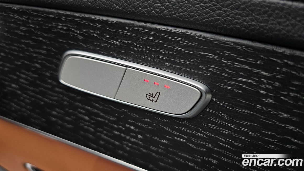 Mercedes-Benz GLC-Class 2023