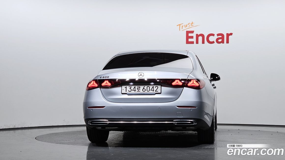 Mercedes-Benz E-Class 2024