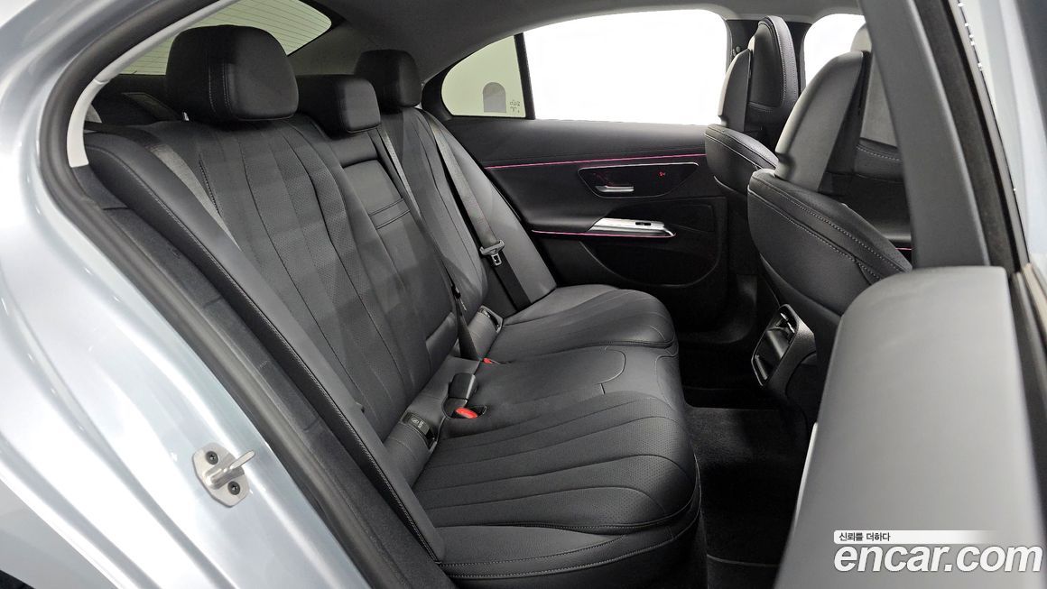 Mercedes-Benz E-Class 2024