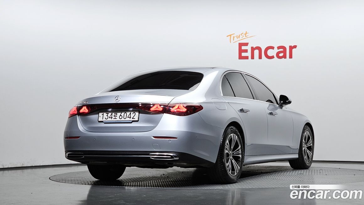 Mercedes-Benz E-Class 2024
