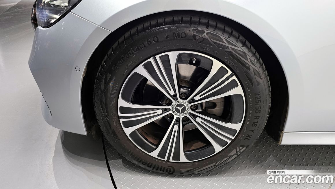 Mercedes-Benz E-Class 2024
