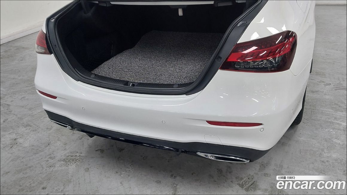 Mercedes-Benz E-Class 2023