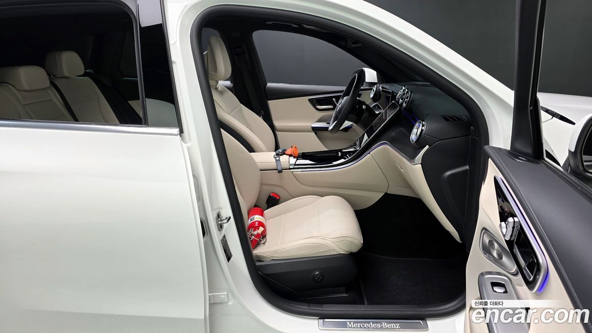 Mercedes-Benz GLC-Class 2025