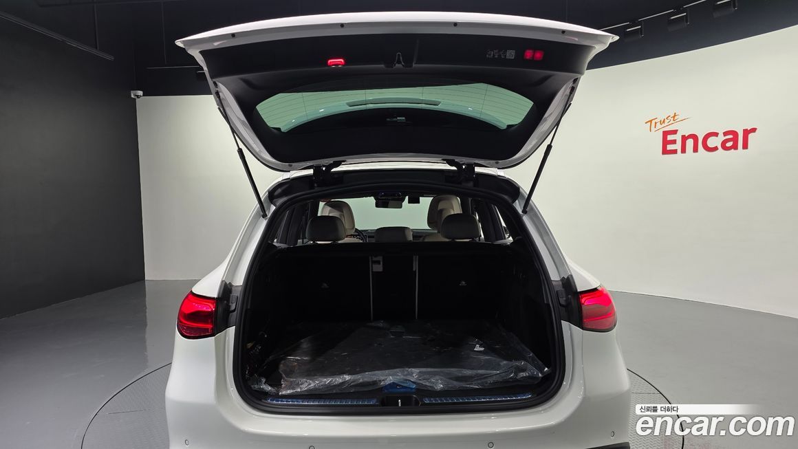 Mercedes-Benz GLC-Class 2025