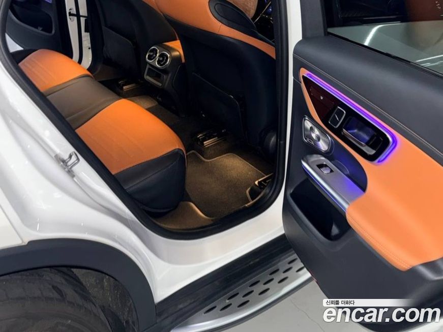 Mercedes-Benz GLC-Class 2023