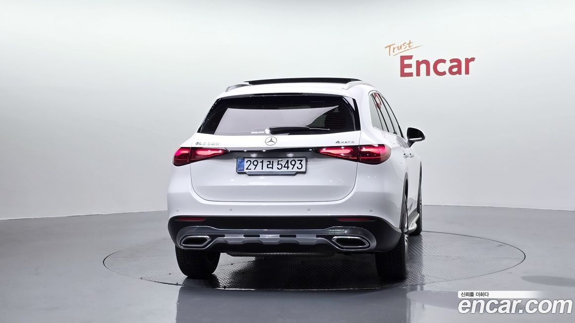 Mercedes-Benz GLC-Class 2025