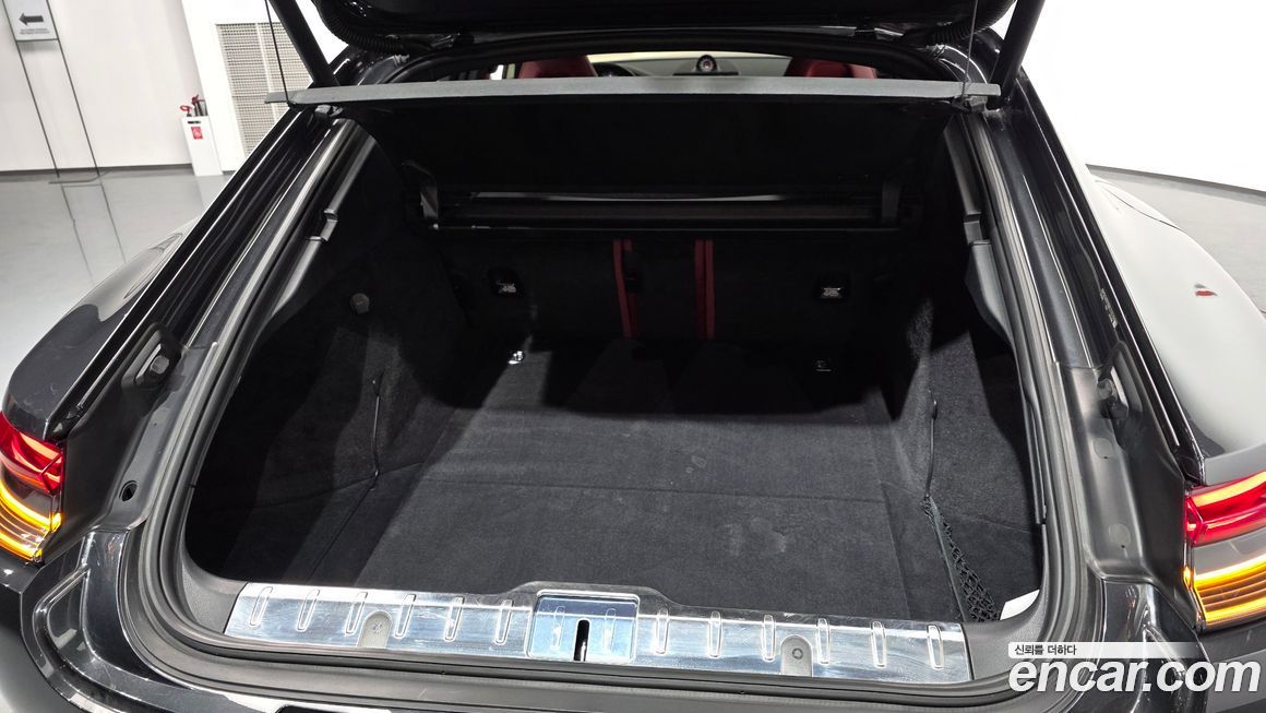 Porsche Panamera 2021