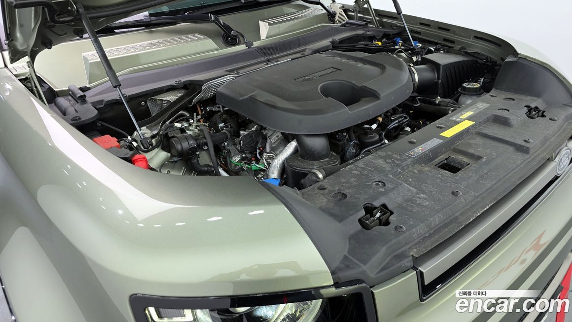 Land Rover Defender 2025