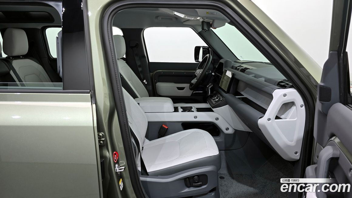 Land Rover Defender 2025