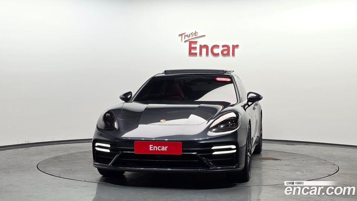 Porsche Panamera 2021