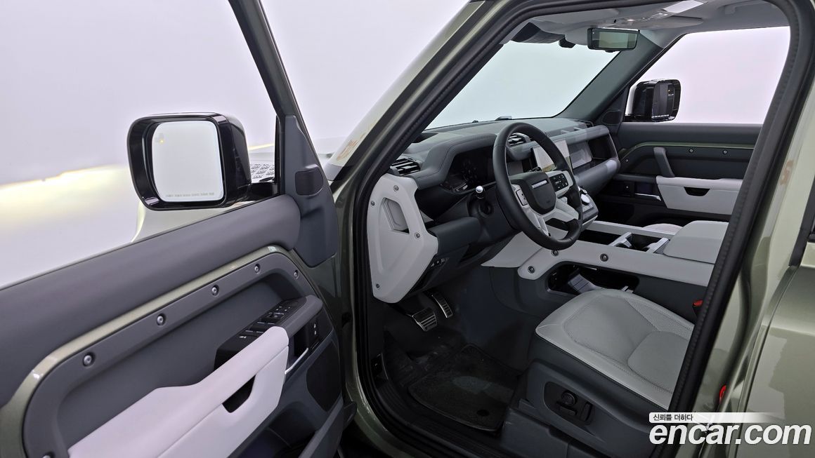 Land Rover Defender 2025