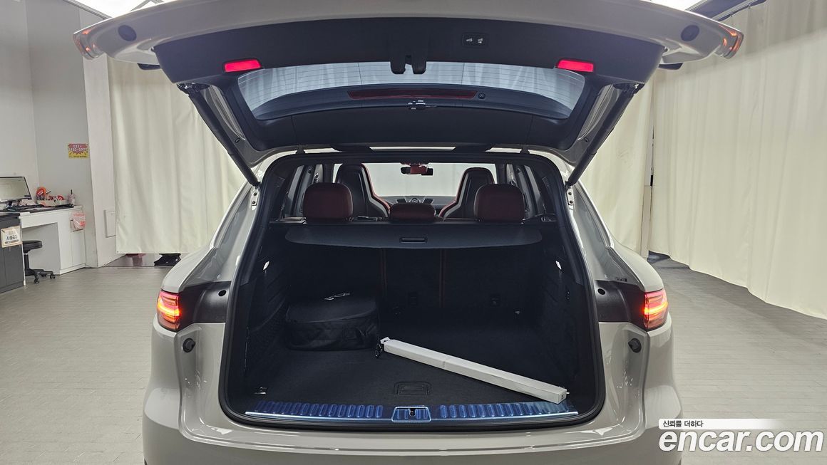 Porsche Cayenne 2021