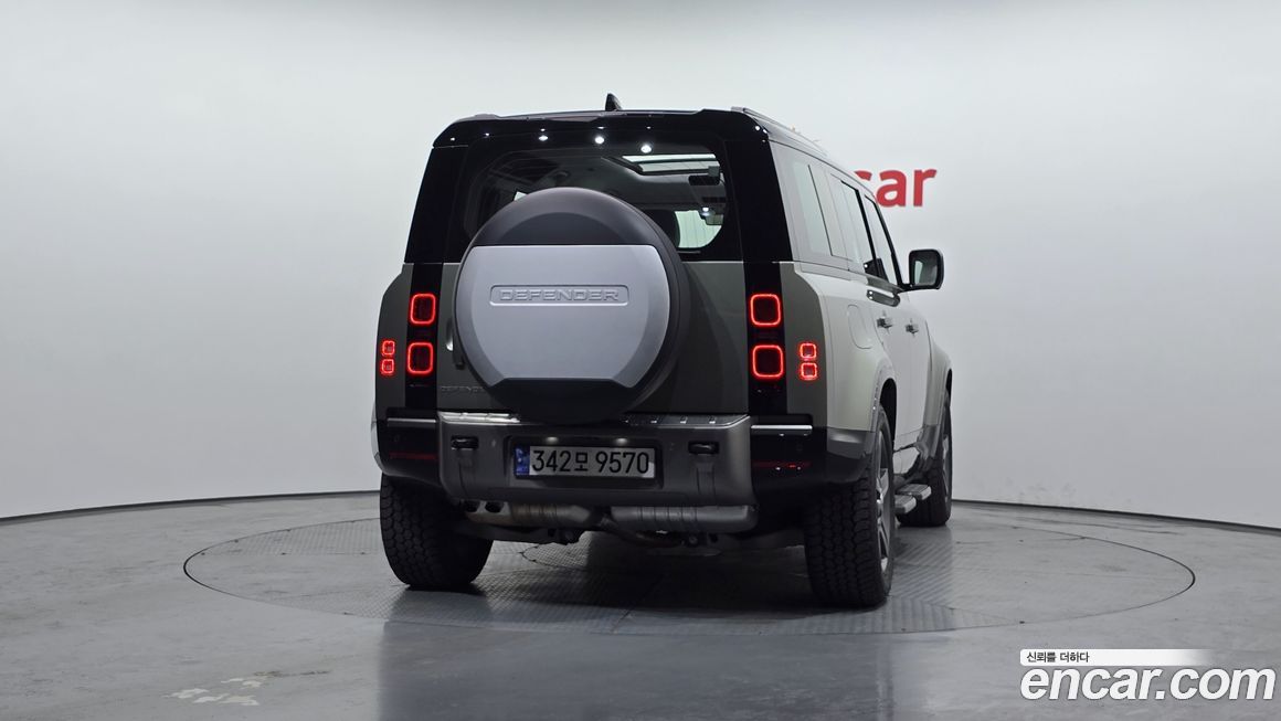 Land Rover Defender 2025